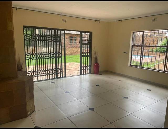 3 BEDROOM HOUSE FOR SALE IN BIRCHLEIGH NORTH